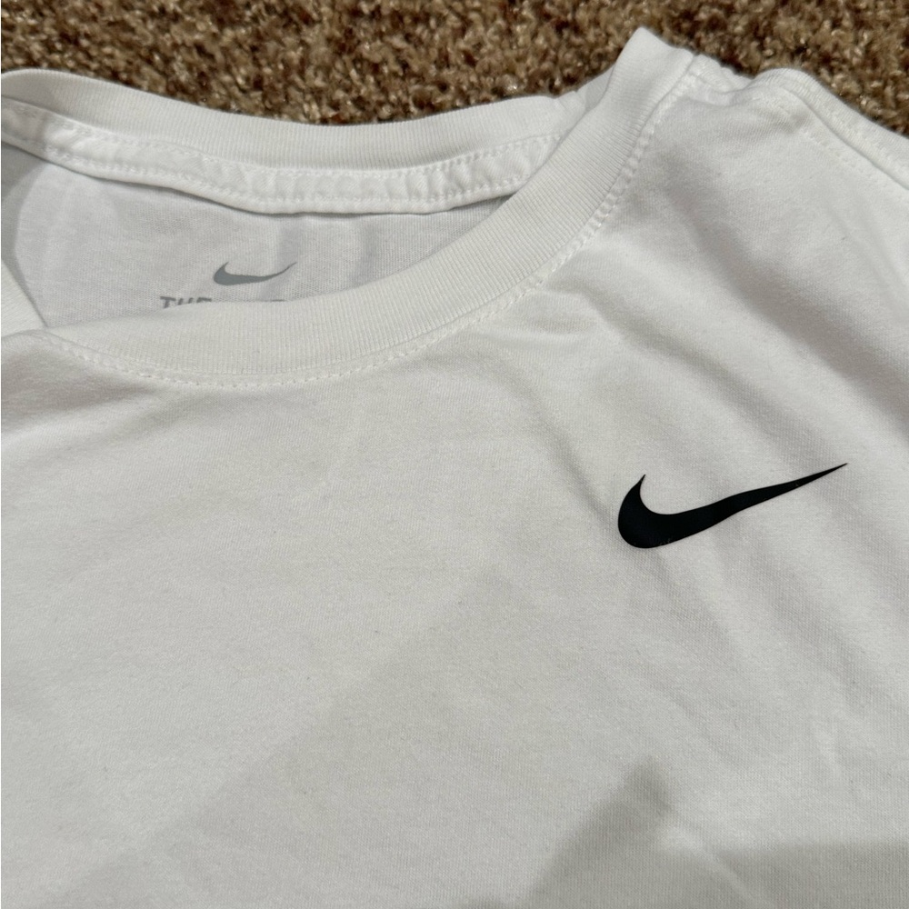 Nike shirt - Picture 3 of 3